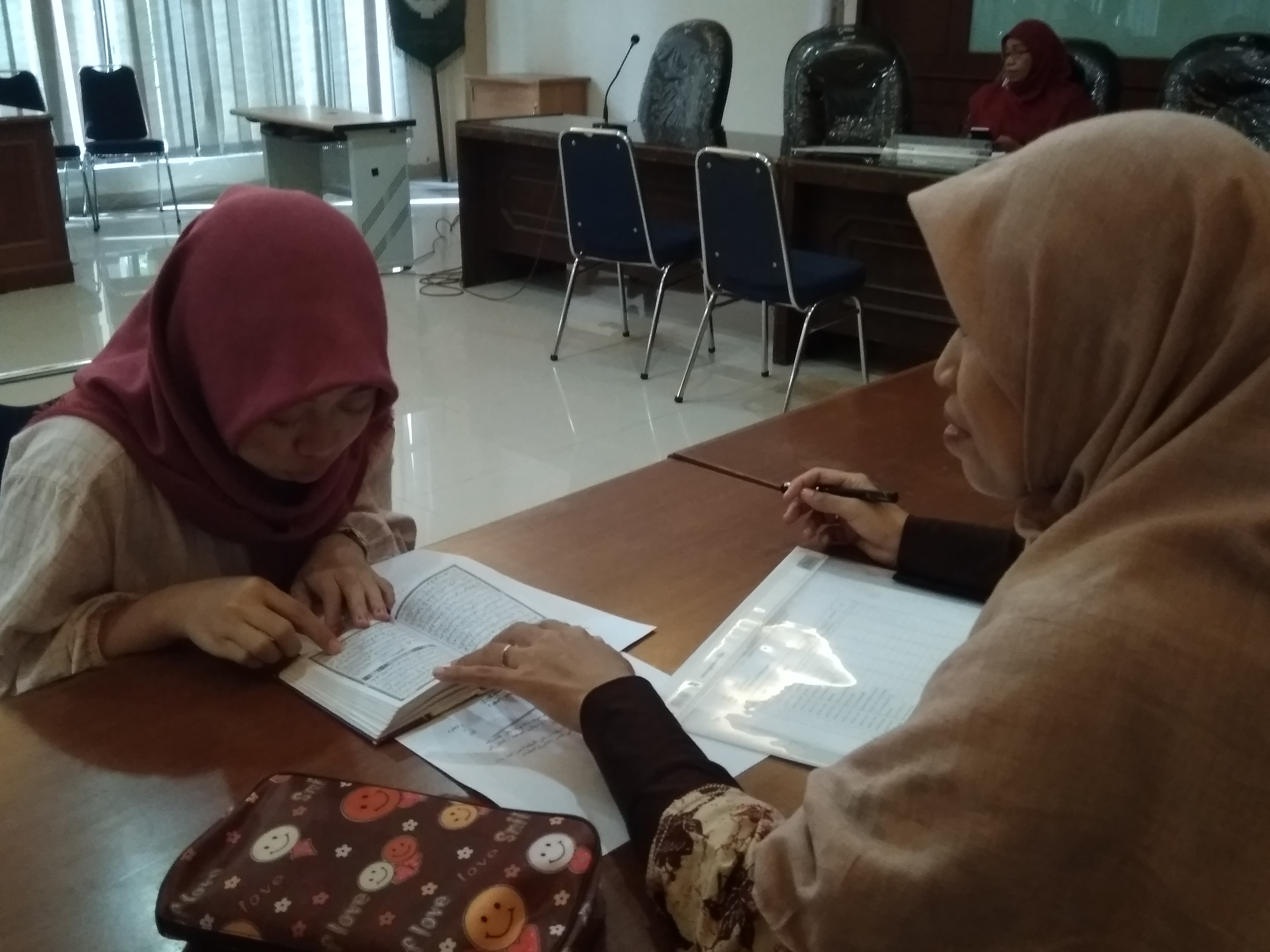 Gambar 69 Mahasiswa Teswawancara Seleksi Beasiswa Rektor UIN Alauddin Makassar